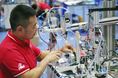 技能新星闪耀！我院选手成功入选世赛机电一体化项目国家集训队