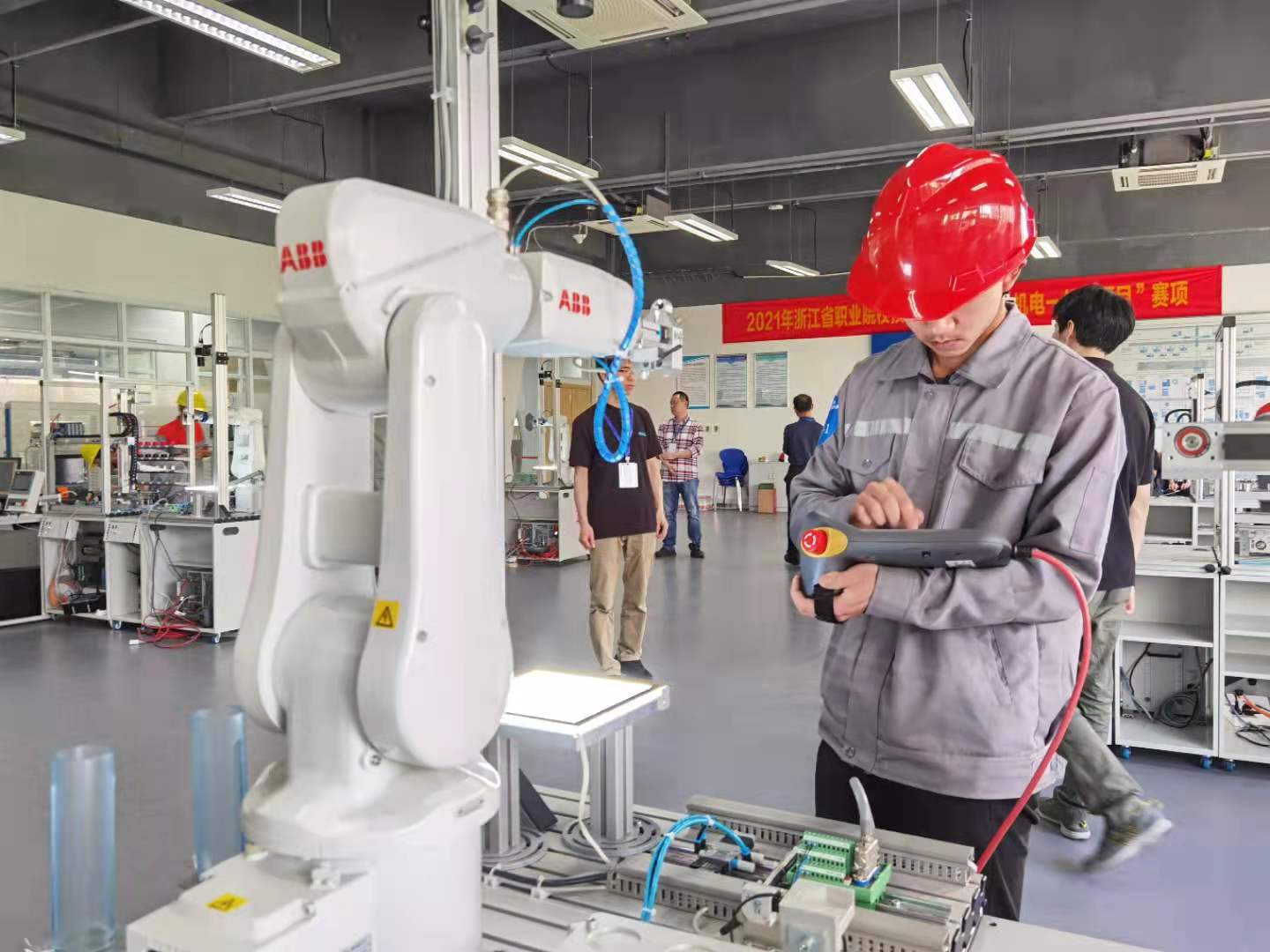 2021年浙江省职业院校技能大赛高职组“机电一体化项目”比赛于我校圆满落幕，我校选手荣获一等奖
